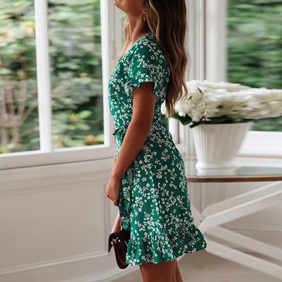 (Last 1) Floral short sleeve, v-neck, wrap dress - Picture 6 of 8